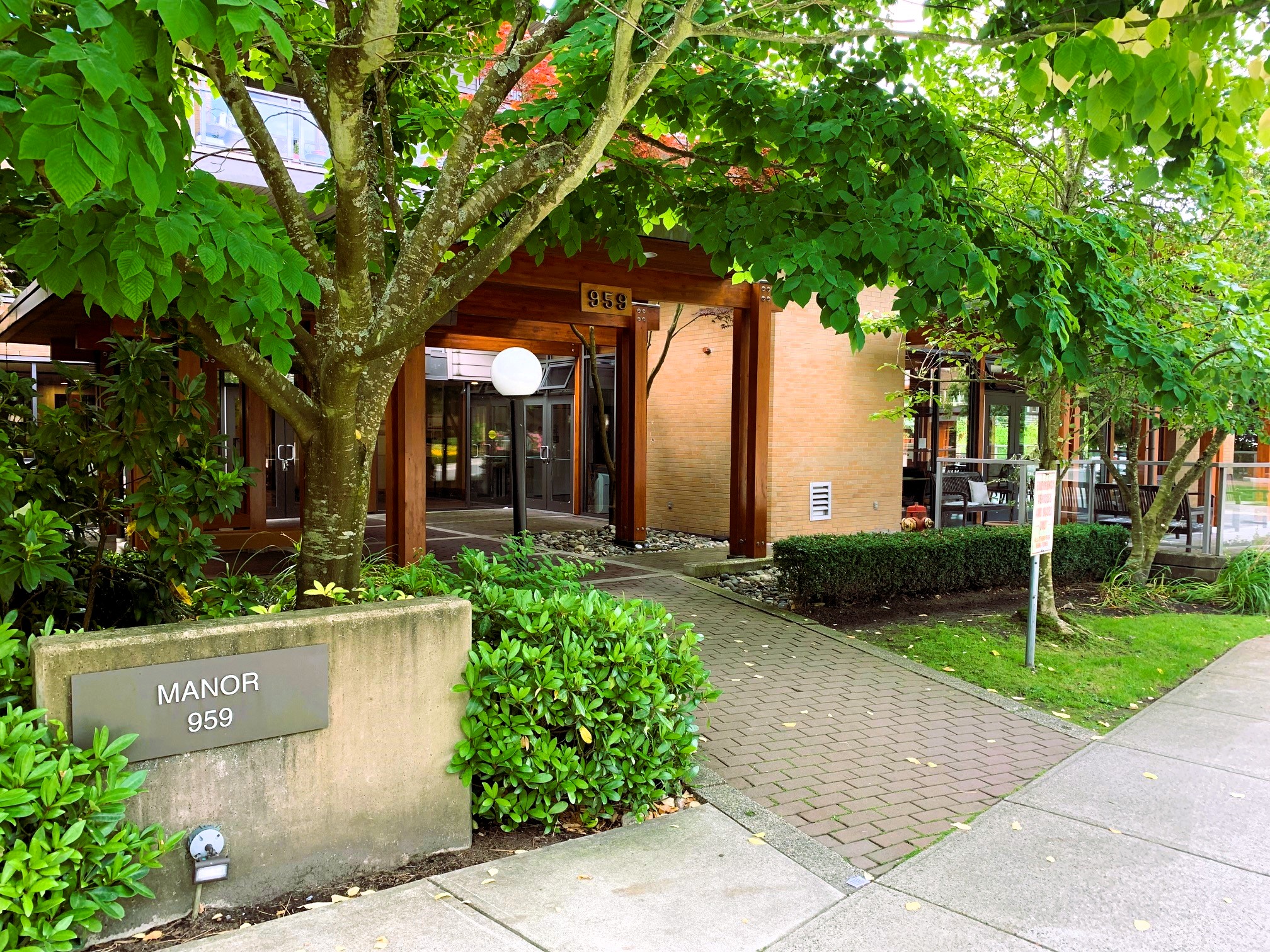 Kiwanis-manor-west-vancouver-ext-1